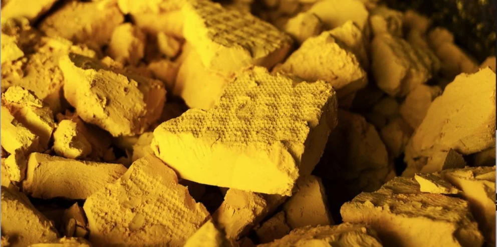 yELLOWCAKE