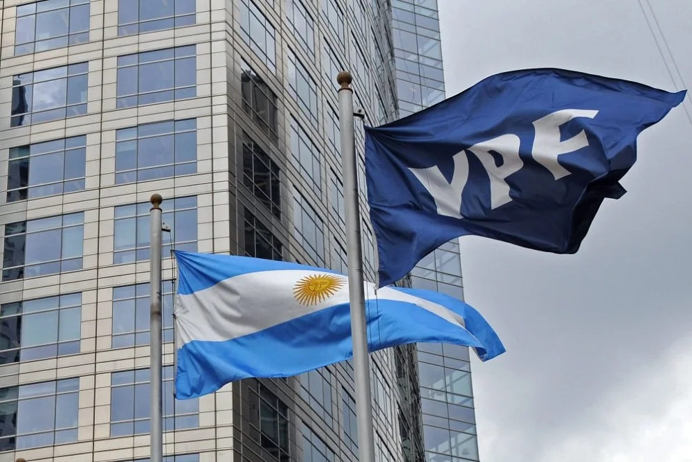 f2e8c7b7563e5ab0adb2c221b7ebb231-1000ypf_banderas