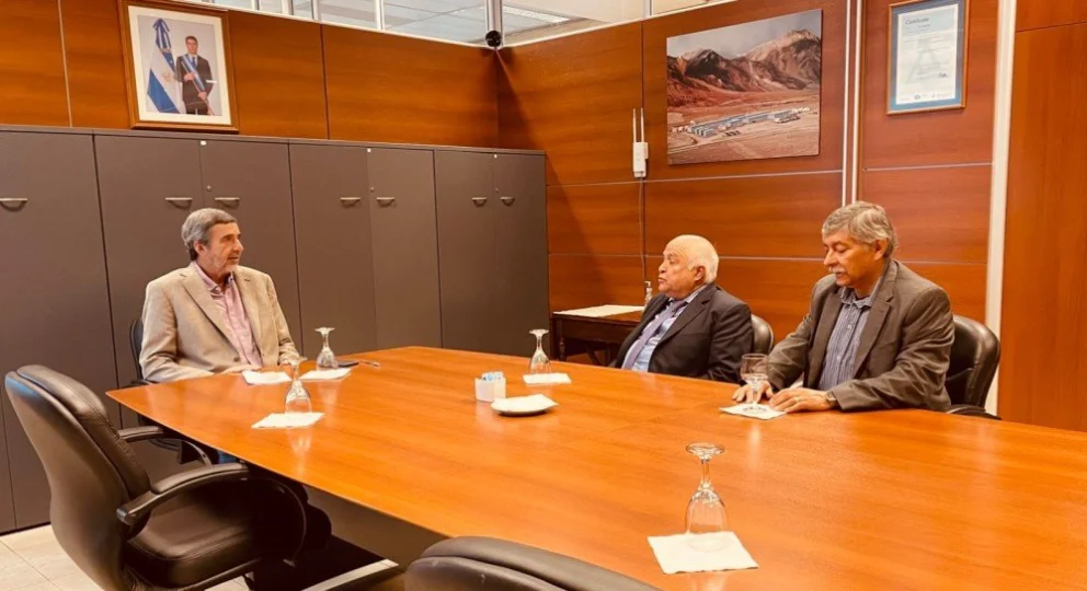 471d2a925c1eb6c4da80e6e25ff32b73_XL