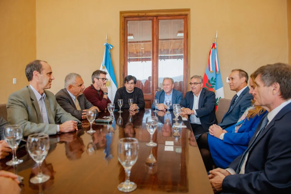 el_gobernador_recibio_a_autoridades_de_glencore_cobre