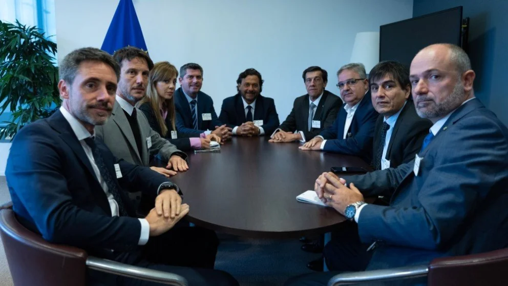 7b3378f3985b7c47557ff4f93747f104_XL