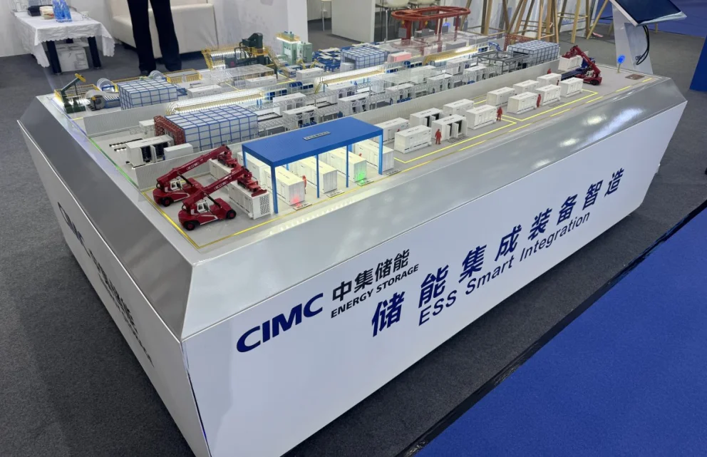 Energy Storage- maqueta de Sistema de Contenedores para Almacenamiento de Energia presentada en la Expo