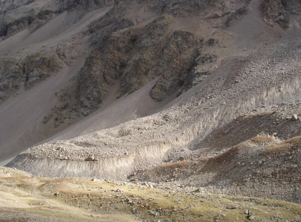 Típico glaciar de escombros de los Andes Centrales