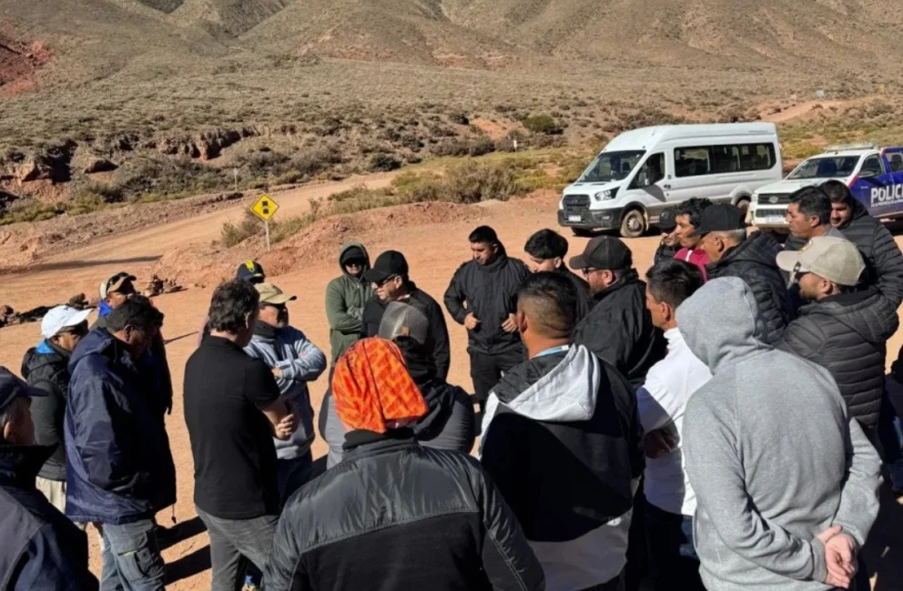 Hace 3 semanas el corte lo protagonizaron pobladores de Gral Lamadrid. Ahora es la policia la que cumple con un pedido de la justicia