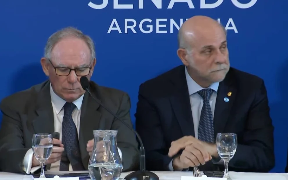 El secretario de Minería de la Nación, Luis Lucero, junto al senador nacional Flavio Fama (a la derecha)
