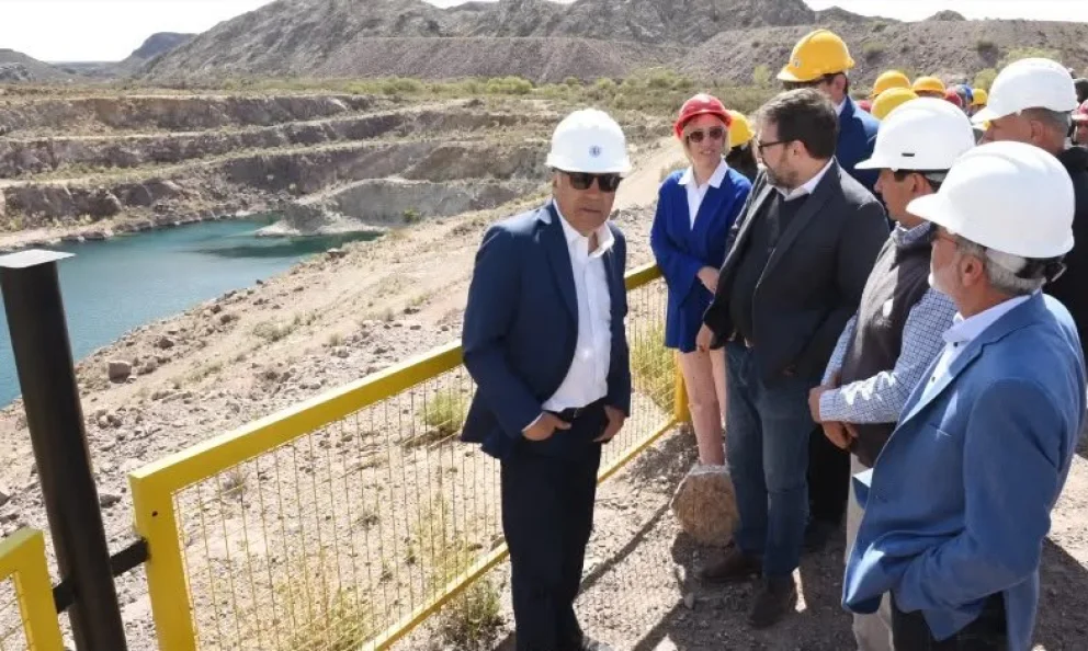 Las autoridades de Mendoza en una visita a Sierra Pintada