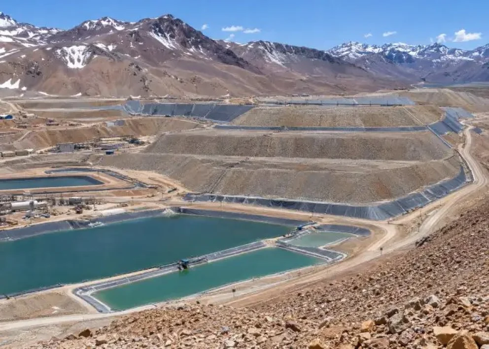 Valle de lixiviación de Veladero, en San Juan, donde la recuperación y recirculación de soluciones permite reducir las necesidades de agua fresca.
